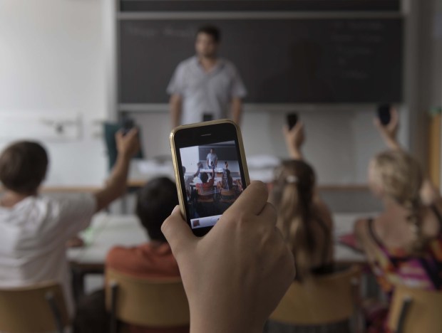 (3) Bild zeigt mich und meine Schülerinnen und Schüler